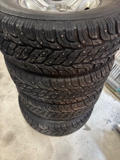スパイクタイヤ　ピンタイヤ　冬タイヤ　スノータイヤ　ホイールセット　275/70R16