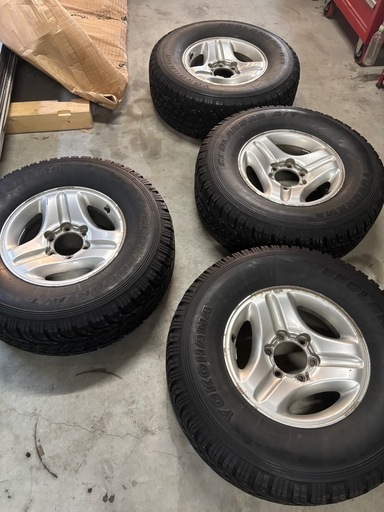 スパイクタイヤ　ピンタイヤ　冬タイヤ　スノータイヤ　ホイールセット　275/70R16