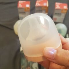 ピジョンの哺乳瓶3本＋乳首サイズいろいろセットの画像