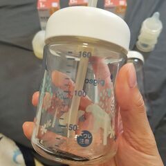 ピジョンの哺乳瓶3本＋乳首サイズいろいろセットの画像