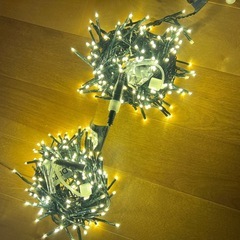 クリスマスツリー　電球の画像