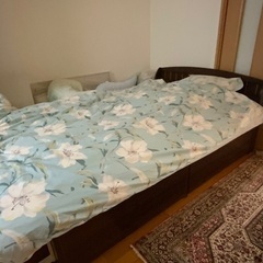 収納付きダブルベッドの画像