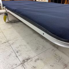 ✨️ジモティー割引✨️【ジャングルジャングル堺初芝店】　折り畳みベッド ネイビー　堺市（東区　西区　北区　南区　堺区　美原区）高石市　泉大津市　忠岡町　和泉市　松原市　大阪狭山市（の画像