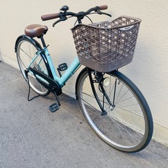 今流行りのブルーグレーのシティサイクルです。27インチ 。防犯登録も込みの料金なので、譲渡証明や自転車屋さんに行って防犯登録などの手間なく乗ることができますよの画像