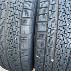 スタッドレスタイヤ
の画像