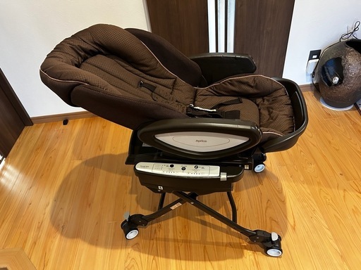 Aprica ユラリズムオート hidx