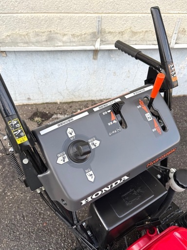 札幌市内配送無料 美品 動作良好 HONDA ホンダ 7馬力 除雪機 HSS760n(J) HST 電動シューター 新品バッテリー付き