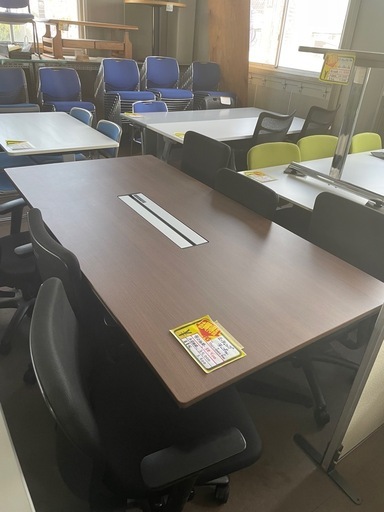 ミーティングテーブル