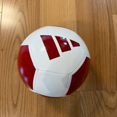 美品　サッカーボール　4号　アディダス　数日室内使用のみの画像