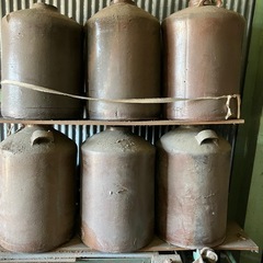 大八車の車輪4個と醤油壺6個の画像