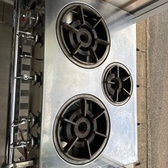 🌻ビッグワンセール開催予告🌻【業務用厨房機器3口ガステーブル】　21000円の画像