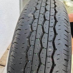 ハイエース ノーマルタイヤの画像