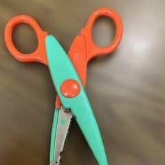 ギザギザはさみの画像