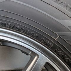 ヴェゼル 215/60/R16  バリ溝 スタッドレスタイヤの画像