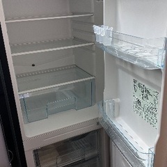 🟦冷蔵庫番号57 アイリスオーヤマ 2022年製【スリムタイプ 162ℓ】大阪府内全域配達無料 保管場所での引取は値引きしますの画像