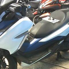 HONDA フォルツァ-4 白/青 エンジン始動動画 自賠責保険で乗れます 半額配送キャンペーン 現状渡し諸経費￥0- 横浜 P-Yardの画像
