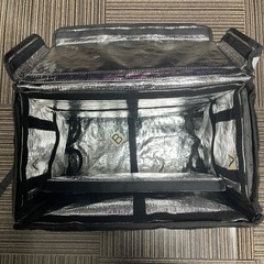 ウーバーイーツのバックの画像