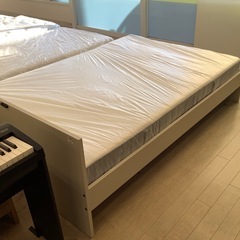 IKEA ダブルベッドの画像