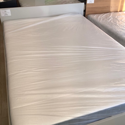 IKEA ダブルベッド