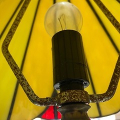 ロ 2510-704 テーブルランプ  ステンドガラス アンティーク 1991年製 点灯確認済み キズ 汚れあり さびありの画像