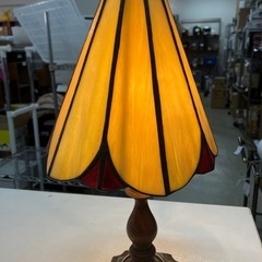 ロ 2510-704 テーブルランプ  ステンドガラス アンティーク 1991年製 点灯確認済み キズ 汚れあり さびありの画像