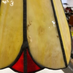 ロ 2510-704 テーブルランプ  ステンドガラス アンティーク 1991年製 点灯確認済み キズ 汚れあり さびありの画像