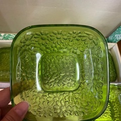 【未使用】小皿と果物フォークの画像