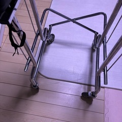 介護　高齢者用　歩行器の画像