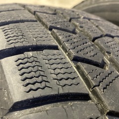 ダンロップスタッドレスタイヤ中古冬 215/65R16 4本 あまり乗らない方 安く収めたい方 アルファードエリシオンなどに
の画像
