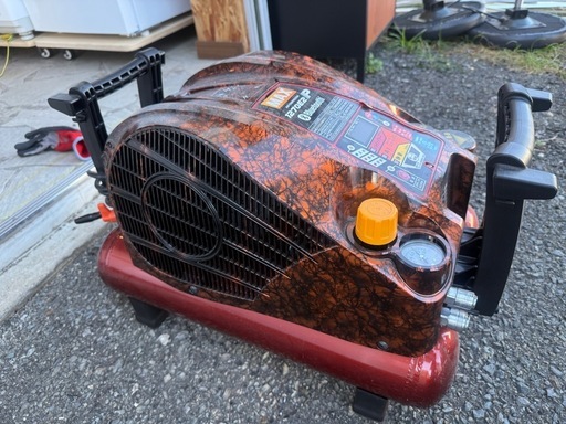 【美品】MAX マックス 11L 常圧 スーパーエアコンプレッサー AK-L1270E2P エアーコンプレッサー　2020年