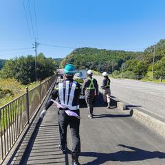 新規立ち上げ交通誘導警備員「正社員」☆入社祝金3万円支給※支給条件あり※日給1万円☆週払いOK☆←場合により※日給保障あり☆土日祝休み☆単身寮完備♬60代まで幅広く活躍中♬の画像