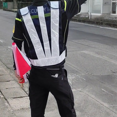 新規立ち上げ交通誘導警備員/☆日給1万円☆週払いOK←場合による※☆入社祝い金あり☆支給条件あり☆現場が早く終わっても日給保障あり☆髪型自由♬ネイルOK♬※交通誘導2級所持者☆資格手当　あり♬♬☆シフト制☆80代まで幅広く活躍中♬　の画像