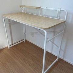 パソコンデスクの画像