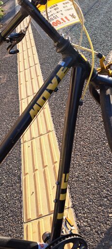 【リサイクルショップどりーむ天保山店】No.518　自転車　クロスバイク　黒金でカッコイイです?　7段切り替え付き?　おすすめ商品です