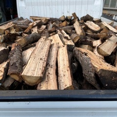 すぐ使える広葉樹ミックス2年乾燥薪あおり高さくらいの量1台価格の画像