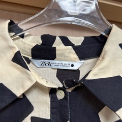 【ザラ ZARA】グラフィックデザイン ギャザー シャツワンピースX Lの画像