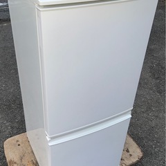 配達設置無料 特価 シャープ 冷凍冷蔵庫 137L つけかえどっちもドア 自動霜取機能付の画像