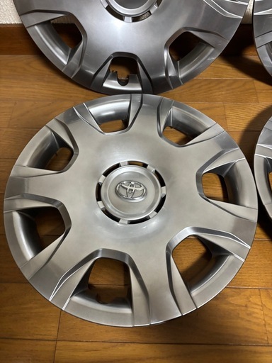 ★限定モデル★トヨタ 200系 ハイエース ５０周年記念 限定車 純正 ハイグロス ホイールキャップ ホイールカバー 
1台分 4枚　