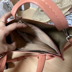 ピンクの鞄　手持ち、肩掛け、両方いけますの画像
