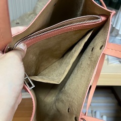 ピンクの鞄　手持ち、肩掛け、両方いけますの画像