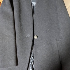 22オクトーブル紺色のノーカラーコートの画像