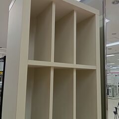 リユースのサカイ栃木店★ジモティ割あり★  本棚 アイボリー W49.5×D29.5×H180 クリーニング済み TC11357の画像