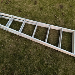 🉐大きめの脚立(2mくらい)の画像