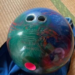 Columbia 300ボウリングボール、USA製、ボールバッグ付きの画像