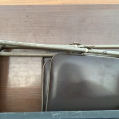 会議テーブル、パイプ椅子の画像