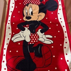 ＜未使用＞ミニー大判バスタオル　赤水玉の画像