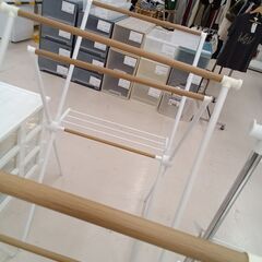 リユースのサカイ栃木店★ジモティ割あり★  物干しラック ホワイト×ベージュ W78×D66×H131.5 クリーニング済み TC11362の画像