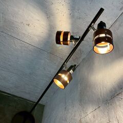 ニトリ フロアランプ 木目調 100V 3灯 E17口金 40W スタンドランプ 照明器具 おしゃれ インテリア 点灯確認済 Y2353YGの画像