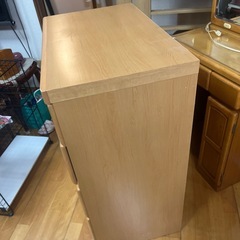 木製洋服ダンスの画像