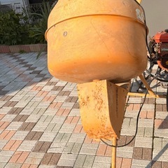 電動コンクリートミキサーの画像